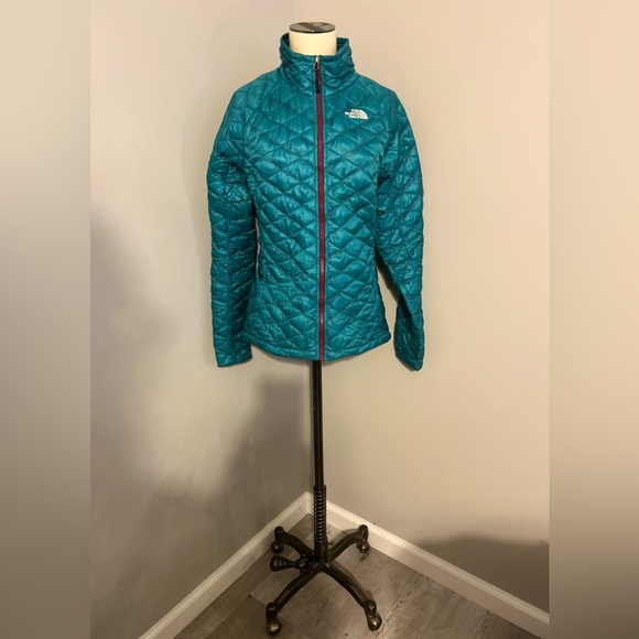 Northface Thermoball quilted turquoise jacket with raspberry accents size S - Picture 1 of 9
